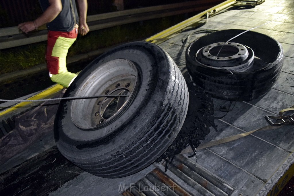 LKW Verfolgung A 3 Rich Oberhausen gestellt mit Nagelbrett Hoehe AS Koeln Dellbrueck P12.JPG - Miklos Laubert